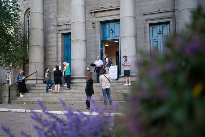 Audience members gathered on the entrance steps of Aberdeen Arts Centre